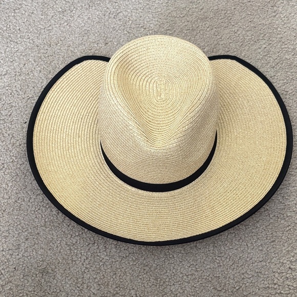 Tommy Bahama Women’s Tan Wide-Brim Sun Hat with Black Trim main image 4